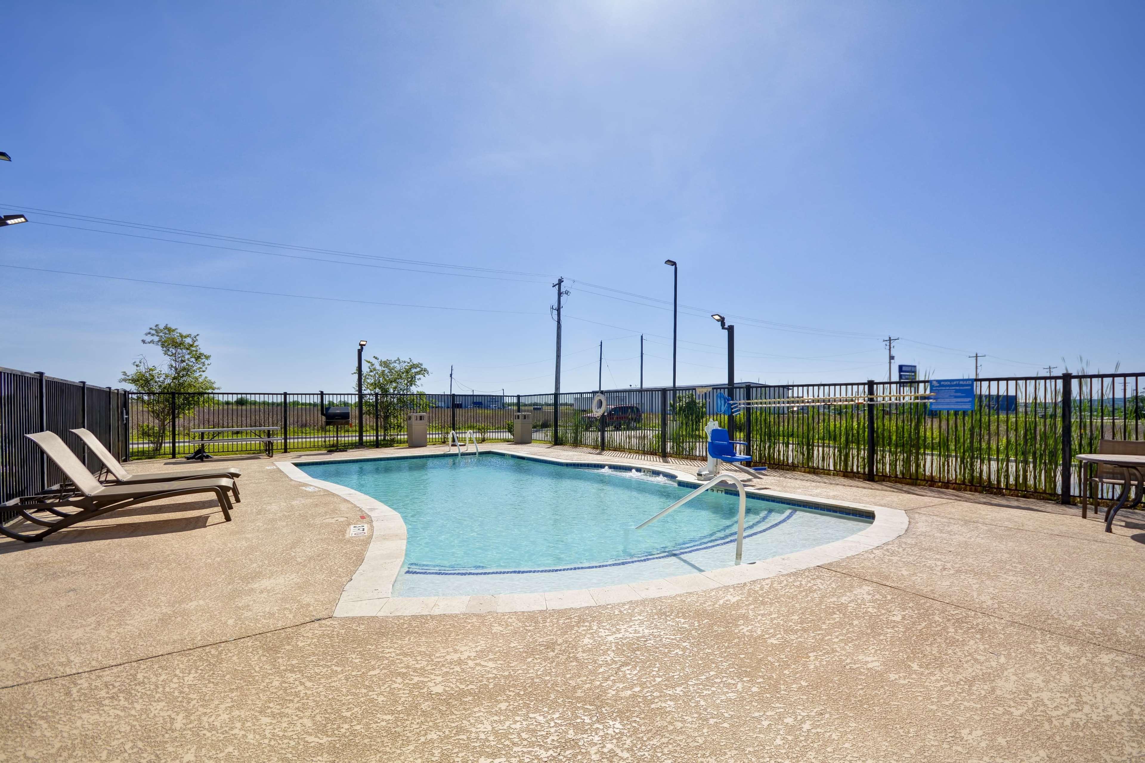 Hampton Inn Kenedy Exterior photo